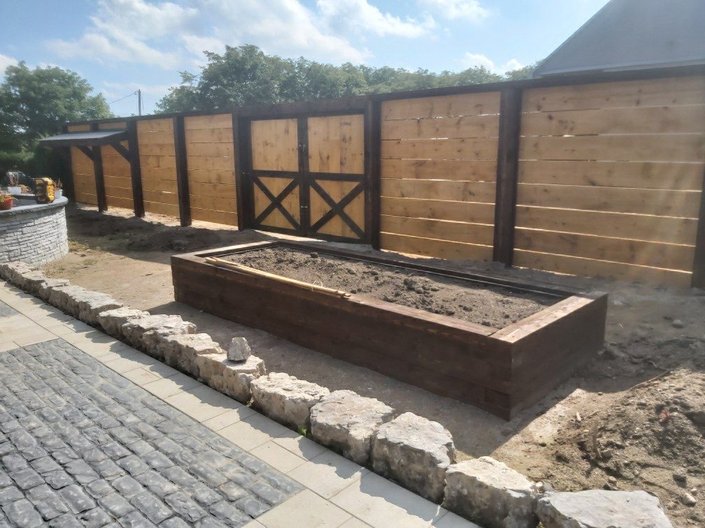 Timber frame fence and timber frame raised planter